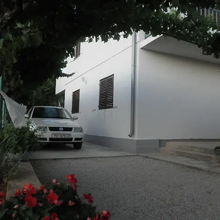 Lucia Appartement Tisno