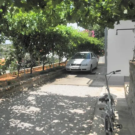 Lucia Appartement Tisno